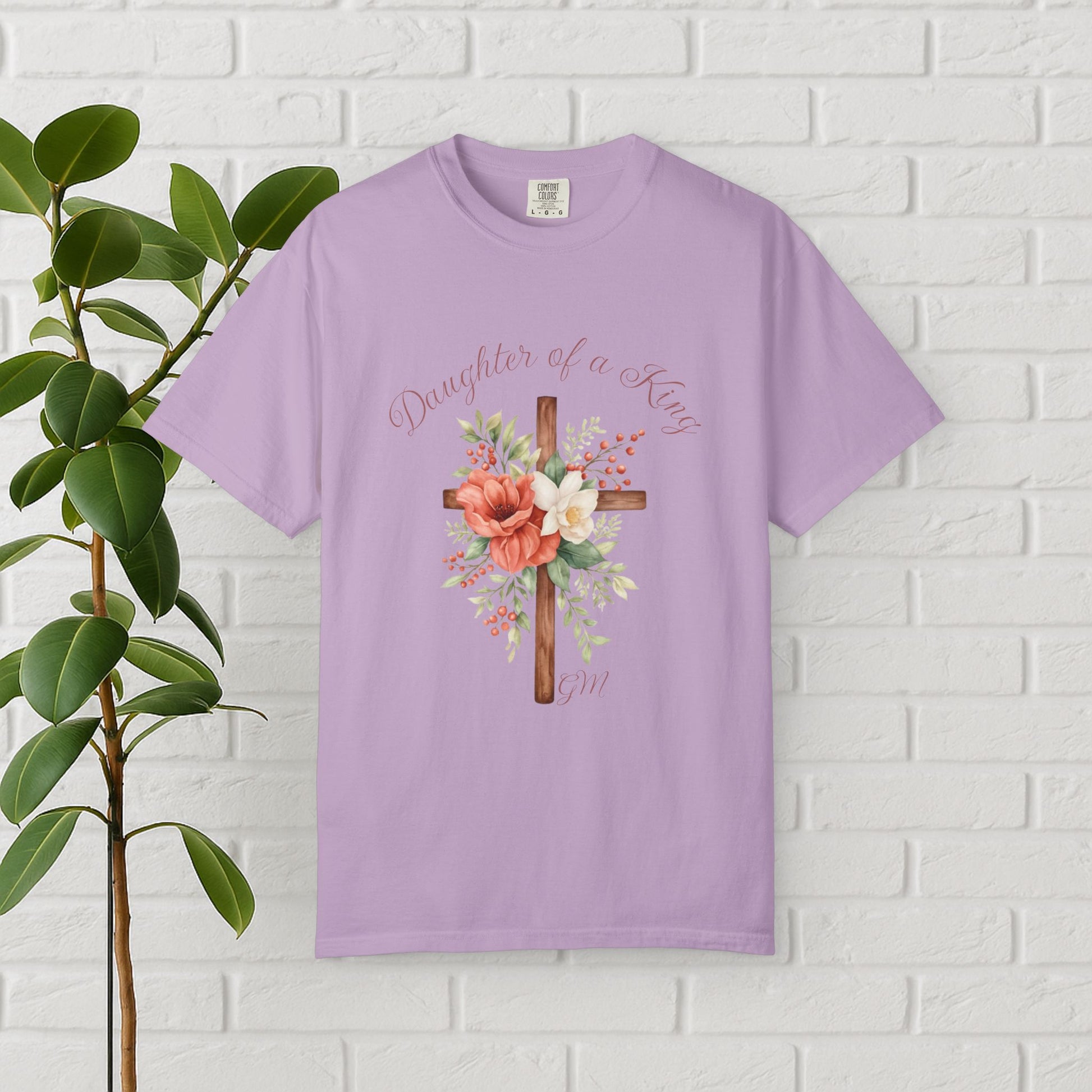 Daughter of a King – Faith-Inspired Floral Cross Tee