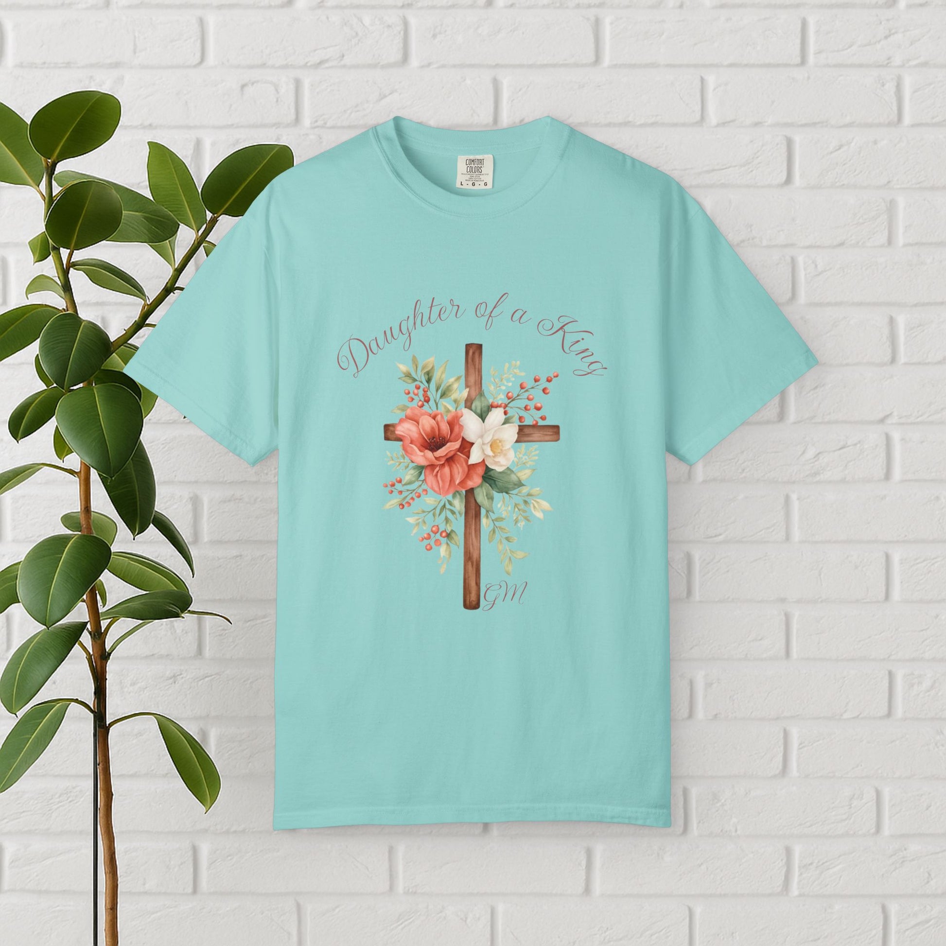 Daughter of a King – Faith-Inspired Floral Cross Tee