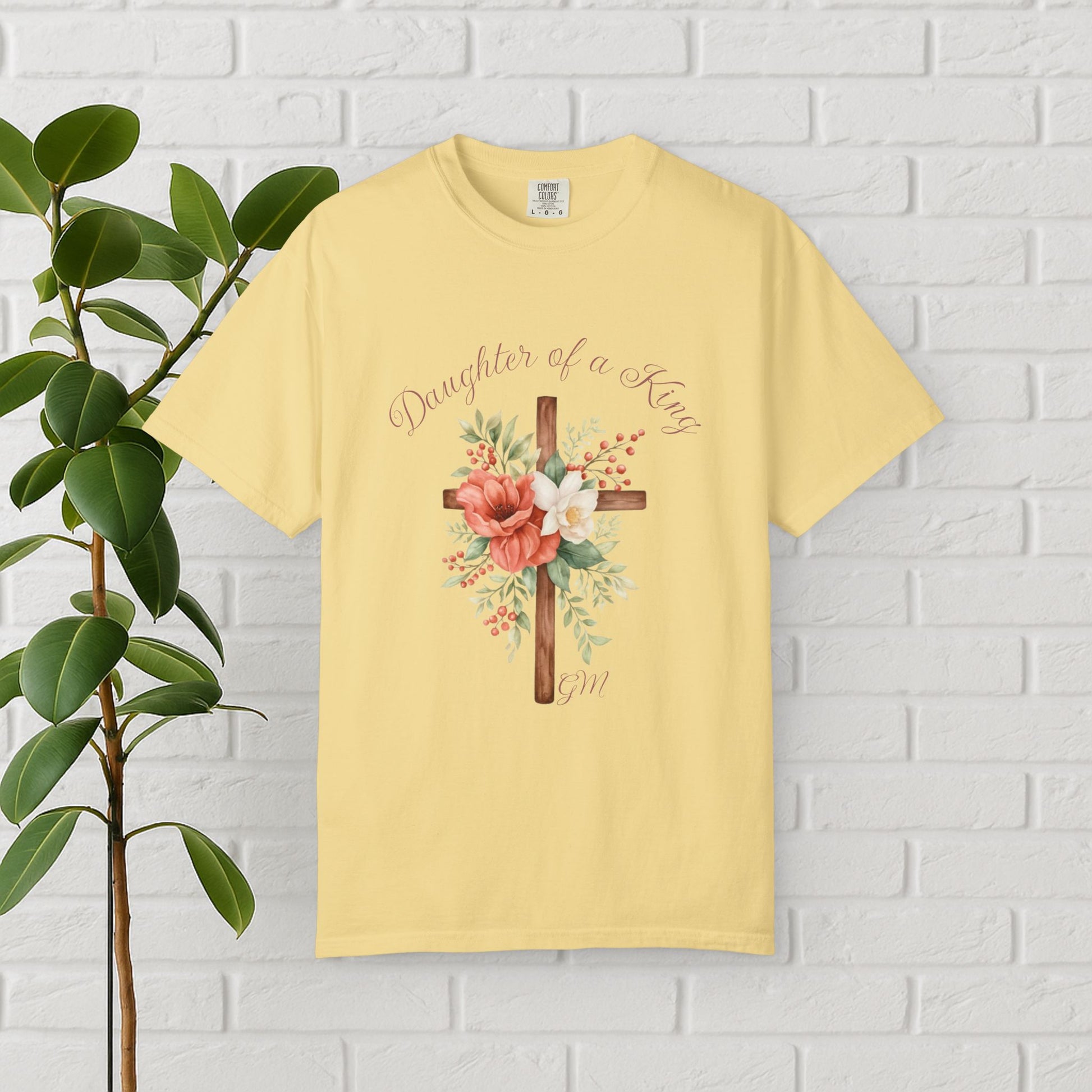 Daughter of a King – Faith-Inspired Floral Cross Tee